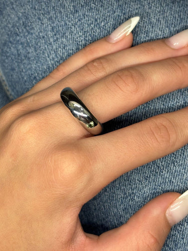 Bague 53 Bague Jonc Chaumet or blanc et saphir vert 58 Facettes 900