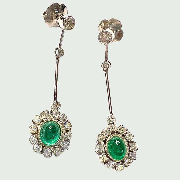 Boucles d'oreilles Boucles d'oreilles style Art Déco diamants émeraudes 58 Facettes Q728A