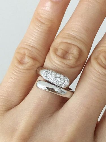 Bague 50 Bague BVLGARI modèle Astrea en or blanc 18K et diamants 58 Facettes