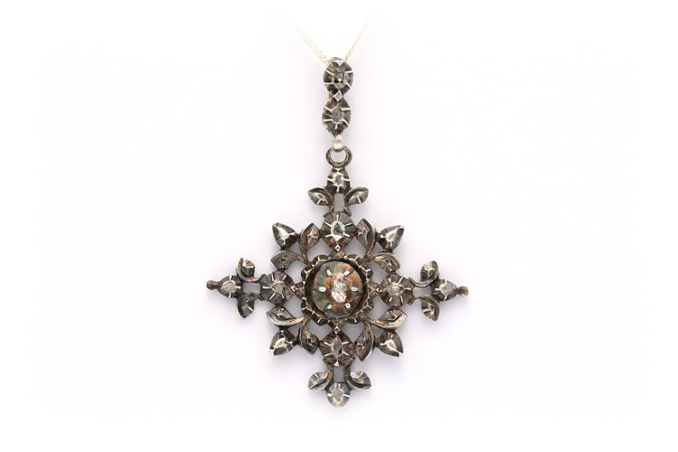 Pendentif Pendentif en or jaune et argent serti de diamants 58 Facettes B550