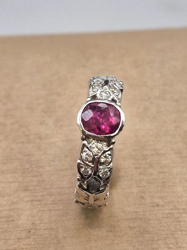 Bague solitaire rubis en or blanc 18kt et diamants