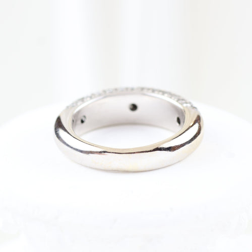 Bague 52 Bague en or blanc 18 carats pavée de diamants 58 Facettes VV1-C