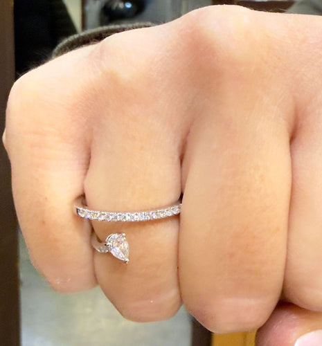 Bague 54 Bague création en platine et diamants naturels 58 Facettes