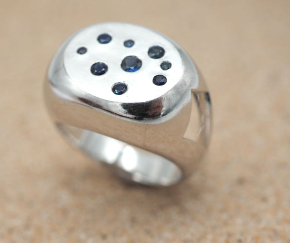 Bague or blanc 750 saphirs