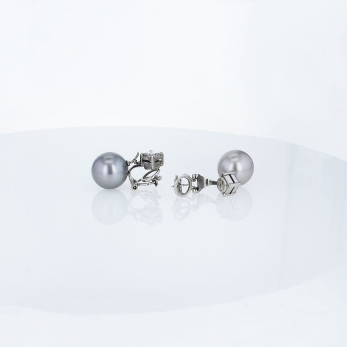 Boucles d'oreilles Paire de boucles d'oreilles diamants en or blanc avec deux perles Tahiti. 58 Facettes 001.41426