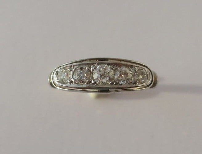 Bague 51 Bague jarretière Art nouveau en or jaune et or blanc 18 carats et diamants 58 Facettes