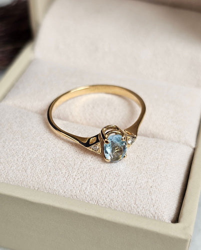 Bague 52 Bague or jaune, aigue-marine, diamants 58 Facettes 698