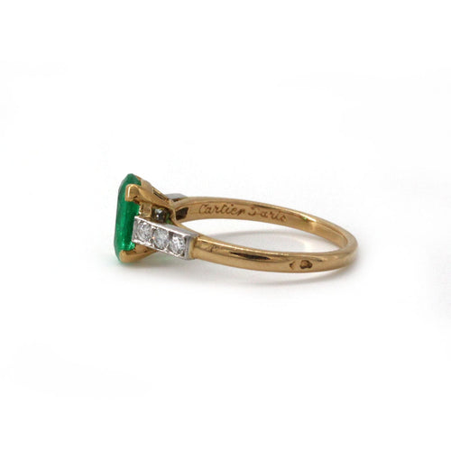 Bague 48 Bague Cartier or jaune 750, diamants et émeraude colombienne 0.83 carats LFG 58 Facettes 1230