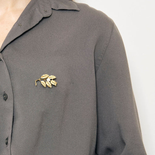 Broche Broche en or jaune et perle blanche 58 Facettes COL31414