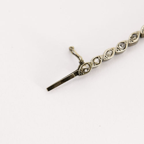 Bracelet Bracelet en or blanc, perles et diamants 58 Facettes LJ31