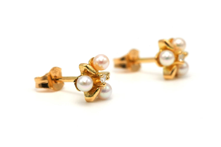 Boucles d'oreilles Boucles d'oreilles contemporaines or jaune serties de perles et de diamants 58 Facettes B761
