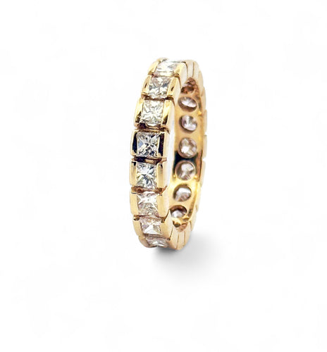 Alliance en or jaune 18 carats et diamants princesses