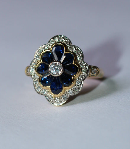 Bague Fleur or jaune, diamants, saphirs