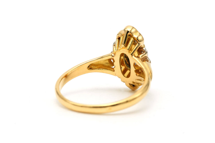 Bague 52 Bague contemporaine sertie d'un saphir et diamants taille brillant en or jaune 18 carats 58 Facettes 23234