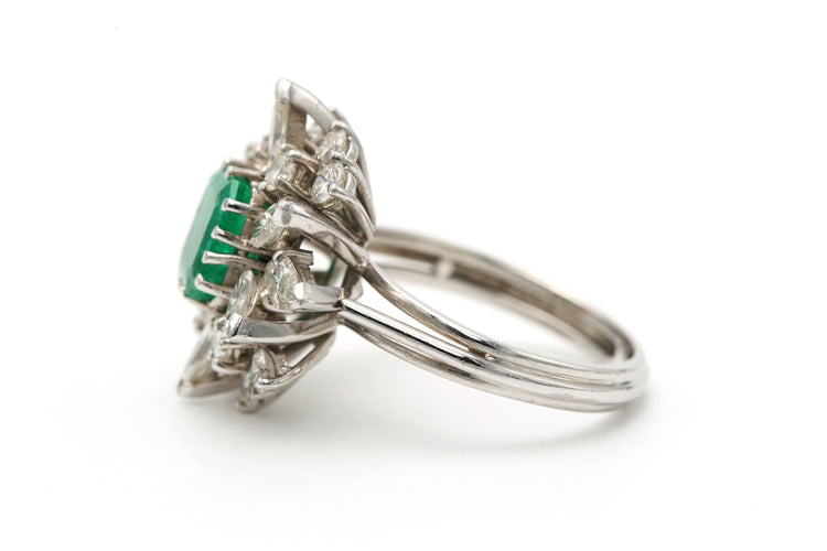 Bague 53 Bague - Bague contemporaine sertie d’émeraude et diamants en or blanc 18 carats 58 Facettes 23331