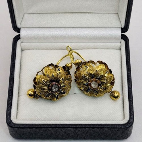 Boucles d'oreilles Boucles d'oreilles en or de style Art déco avec diamants 58 Facettes 50186