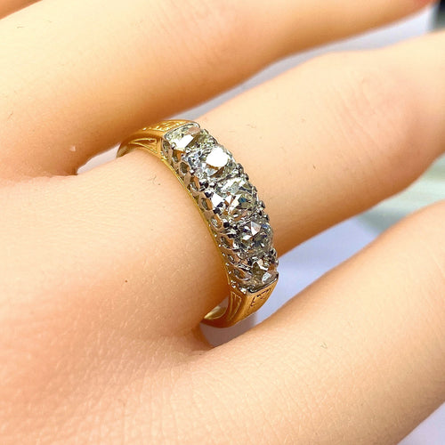 Bague 55 Bague jonc en or jaune 18 carats sertie de 5 diamants, vers 1900 58 Facettes AB512