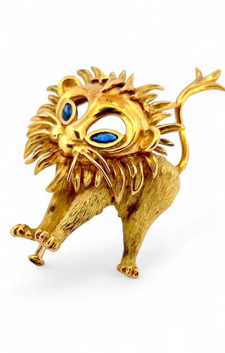 Broche Broche petit Lion en or jaune 18 carats et saphirs 58 Facettes