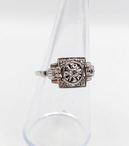 Bague 55.5 Bague Tank Art Déco or blanc, diamants et monture géométrique (circa 1920) 58 Facettes A06221