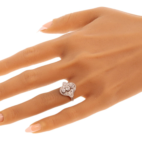 Bague 55 Géométrie en lumière : une bague Art déco en platine et diamant des années 1920 58 Facettes 25282-0064