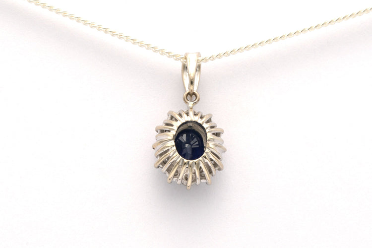 Pendentif Pendentif contemporain en or blanc 18 carats serti d'un saphir et de diamants "taille" brillant (+-0.3ct) 58 Facettes 21989