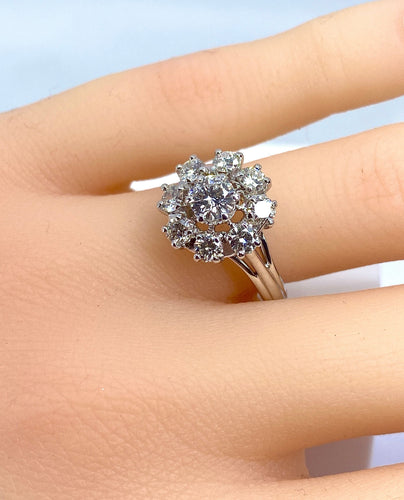 Bague 53 Bague marguerite en or blanc sertie de 9 diamants 58 Facettes AB378