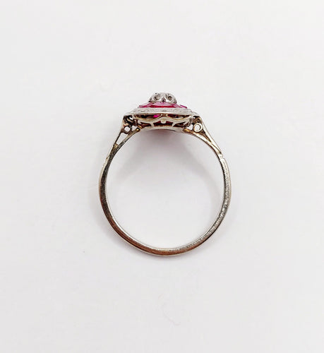 Bague 51 Bague marquise Art déco en or blanc 18k, diamant et rubis synthétiques 58 Facettes A06446