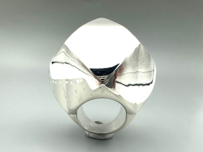 Bague 54 HERMES. Collection "Météore", bague en argent 925/00 58 Facettes