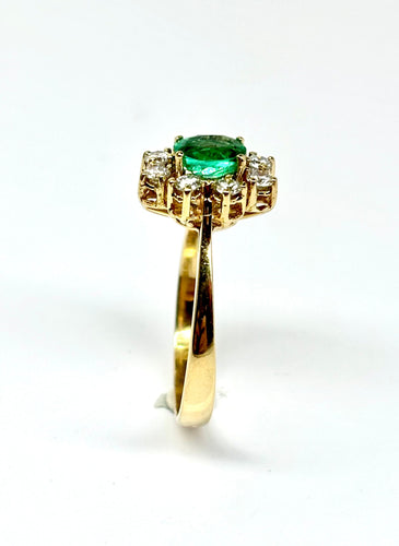 Bague 55.5 Bague rosette contemporaine en or jaune avec une émeraude de 0,6 ct AA+ et des diamants de 0,32 ct 58 Facettes E37