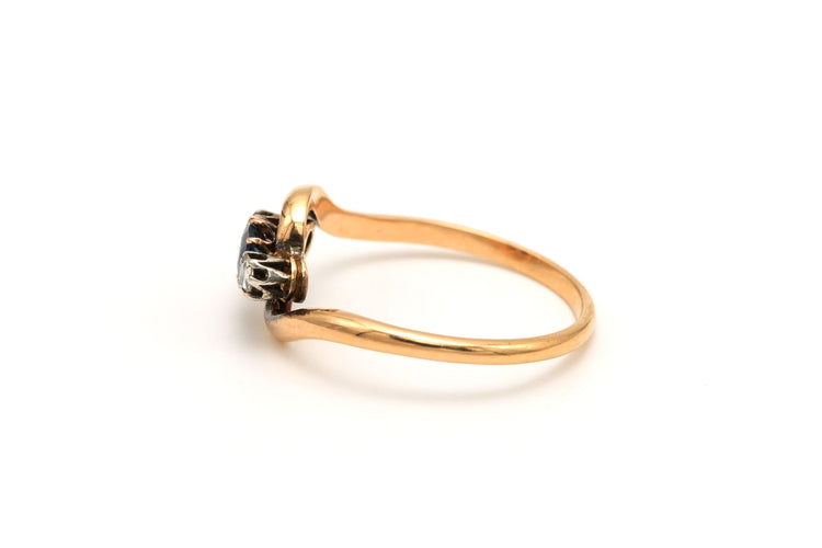 Bague 56 Trilogie Art Nouveau en or jaune sertie de diamants et d'un saphir 58 Facettes 19057