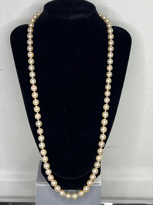 Collier Superbe Collier 70 perles de culture blanches Akoya, 8 Diamants 67 Cm 58 Facettes