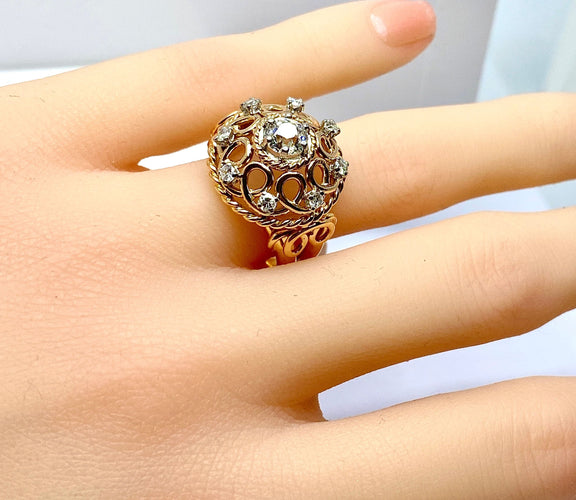 Bague 52 Bague en or jaune 18 carats , diamant 0,70 carat entouré de 8 diamants 58 Facettes AB493