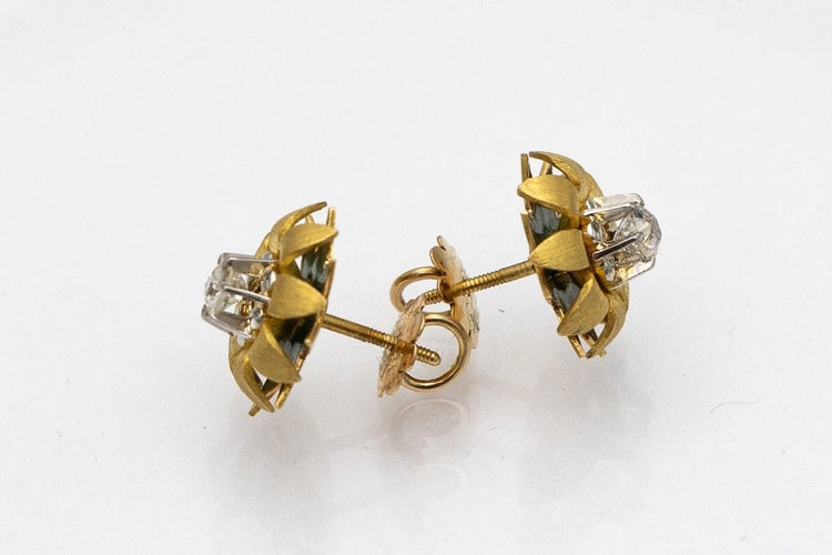 Boucles d'oreilles Boucles d'oreilles en or avec diamants, vers 1940. 58 Facettes 9231