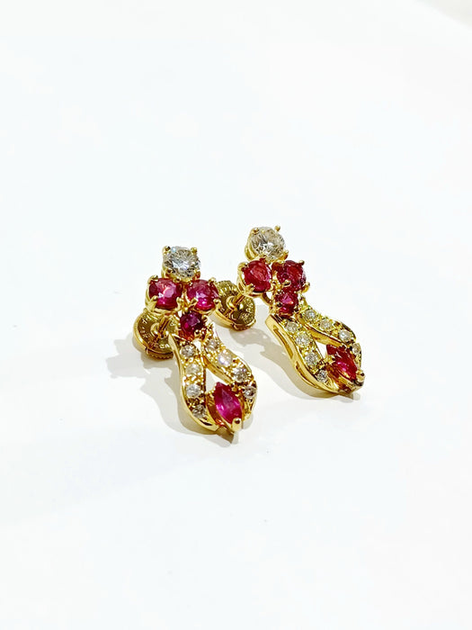 Boucles d'oreilles Paire de boucle d'oreilles or, rubis, diamants 58 Facettes