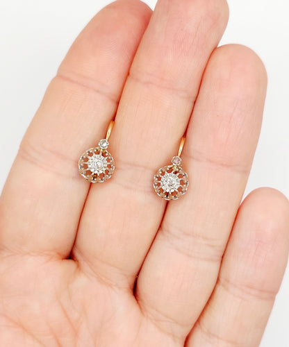 Boucles d'oreilles Dormeuses victorienne or jaune ornée de diamants tailles anciennes en sertis fleur de lys 58 Facettes A04887