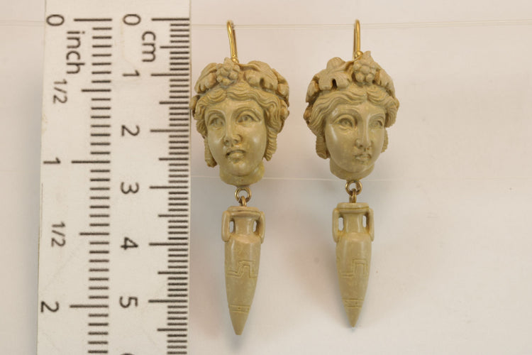 Boucles d'oreilles Boucles d'oreilles en or avec camées de lave antiques 58 Facettes 7604