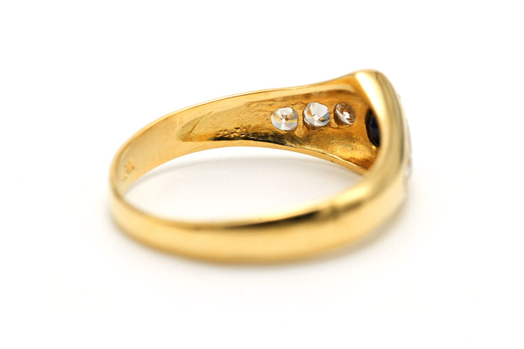 Bague 54 Bague contemporaine sertie d'un saphir et de diamants en or jaune 18 carats 58 Facettes 23173
