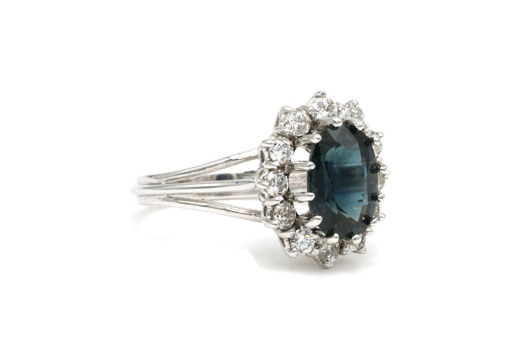 Bague 53 Bague Années 70 en or blanc 18 carats sertie d'un saphir et de diamants 58 Facettes 21734