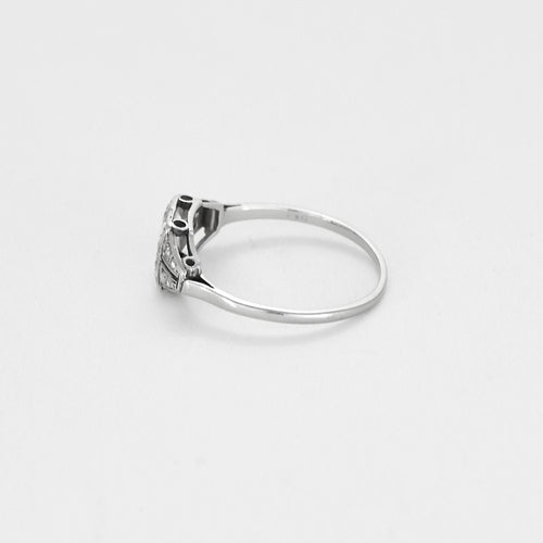 Bague 56 Bague Art Déco en or blanc et diamants 58 Facettes B250545