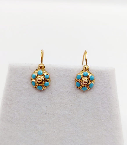 Boucles d'oreilles Boucles d’oreilles dormeuses fleur émail bleu en or 18k 58 Facettes A06471