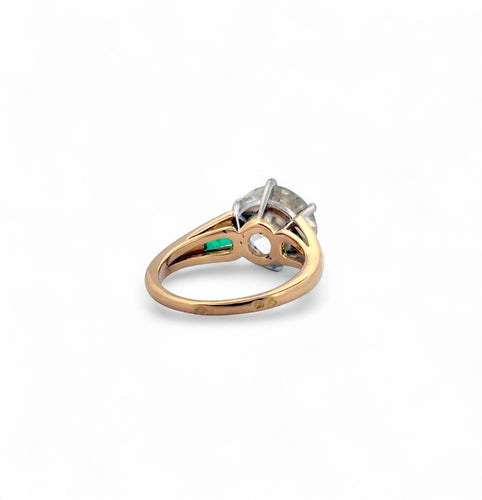 Bague 52 Solitaire ancien or jaune et platine, diamant et émeraudes 58 Facettes