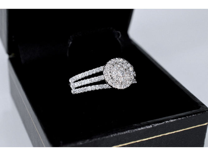 Bague 54 Bague entourage en or blanc avec diamants 58 Facettes 2009