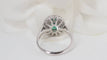 Bague 55 Bague entourage or blanc, émeraude ovale et diamants 58 Facettes F4937