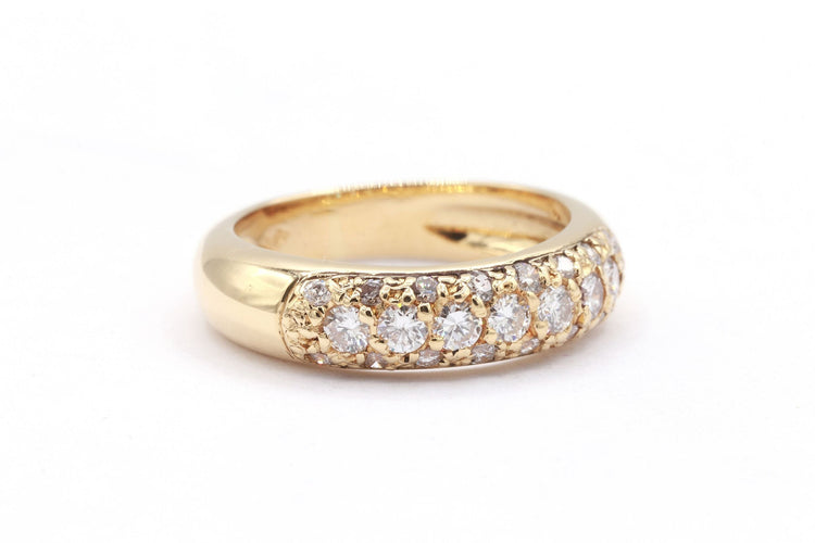 Bague 49 Alliance demi-américaine contemporaine en or jaune sertie de diamants 58 Facettes 19451