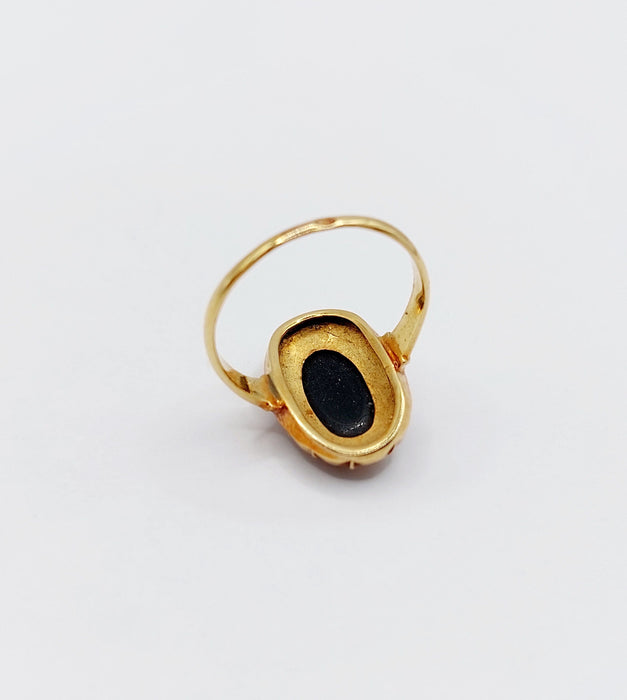 Bague 45 Bague marquise antique or jaune 18k ornée d'un camée représentant une jeune femme entourée de perles (circa 1900) 58 Facettes A04779