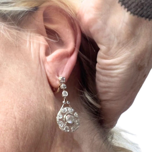 Boucles d'oreilles BOUCLES D'OREILLES ART DÉCO DES ANNÉES 1930-1935 EN OR 18 KT ET PLATINE AVEC DIAMANTS 58 Facettes Q270B