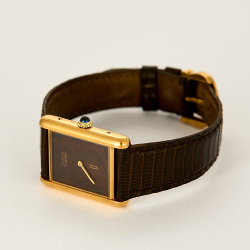 Montre CARTIER - Montre Tank Must argent plaqué or cadran laqué marron "Bois" 58 Facettes