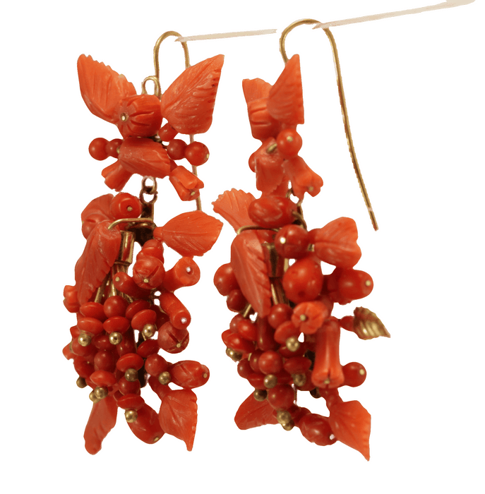 Boucles d'oreilles antiques en or et corail