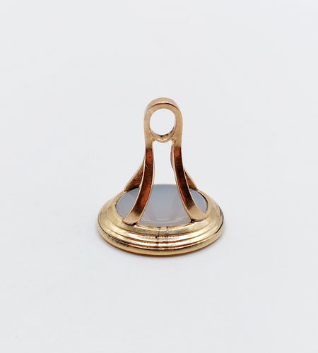 Pendentif sceau antique en or rose 14k et agate blanche