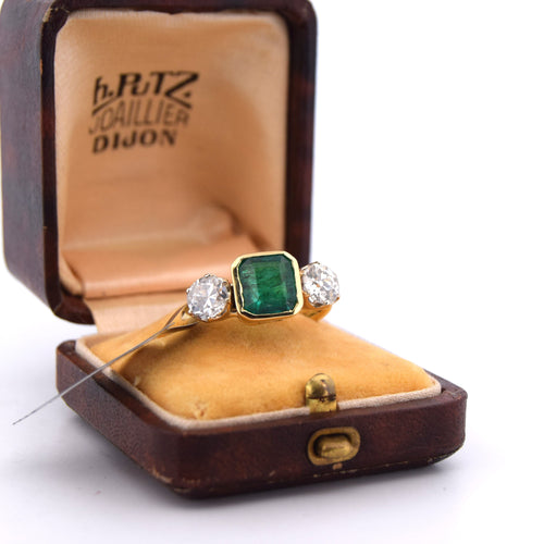 Bague 56 Bague vintage en or jaune 18 carats ornée d'une émeraude et de diamants 58 Facettes